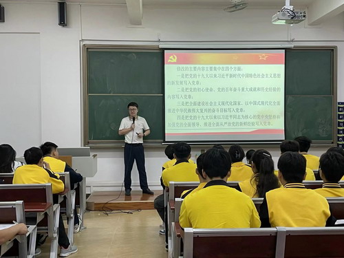 图为巴昭军授课现场.jpg