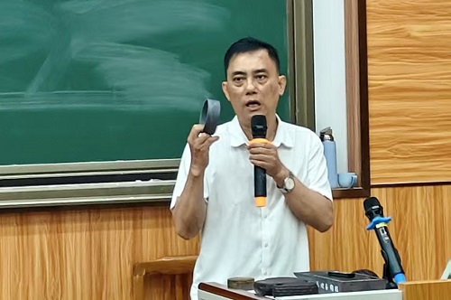 郑天旭主讲.jpg