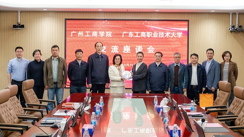 双方合影.JPG 双方合影.JPG