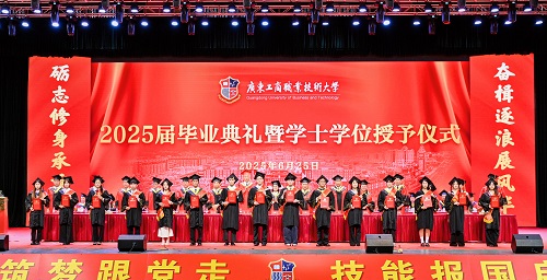 优秀毕业生颁奖仪式.jpg 优秀毕业生颁奖仪式.jpg