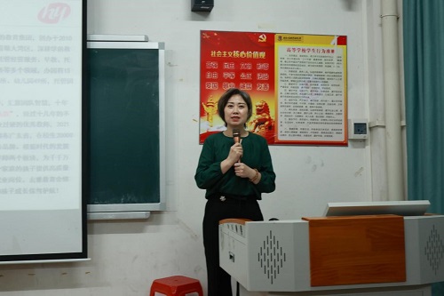 企业宣讲会现场.jpg 企业宣讲会现场.jpg