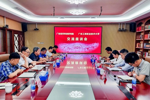 座谈现场.jpg 座谈现场.jpg