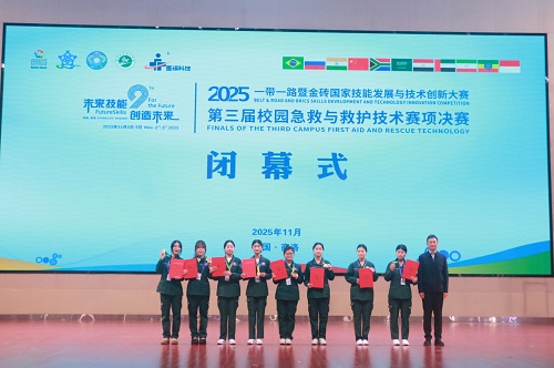 闭幕式现场.jpg 闭幕式现场.jpg