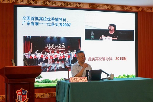 冯小宁作讲座.jpg 冯小宁作讲座.jpg