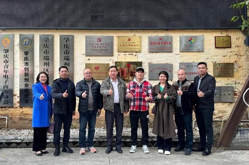 合影留念.jpg 合影留念.jpg