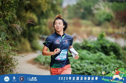 我校学生在比赛中3.jpg 我校学生在比赛中3.jpg