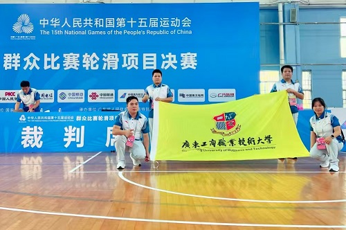 我校担任赛事技术官员的教师.jpg 我校担任赛事技术官员的教师.jpg
