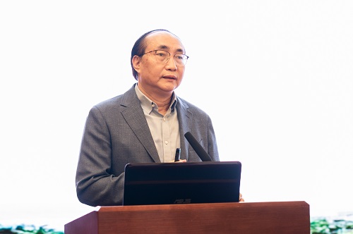 张祥云作报告.JPG 张祥云作报告.JPG