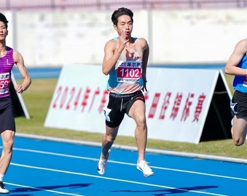 我校健儿在比赛中.jpg 我校健儿在比赛中.jpg