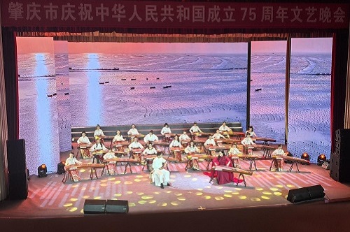 演出现场.jpg 演出现场.jpg
