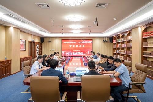 座谈现场.jpg 座谈现场.jpg