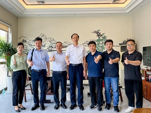双方合影.jpg 双方合影.jpg